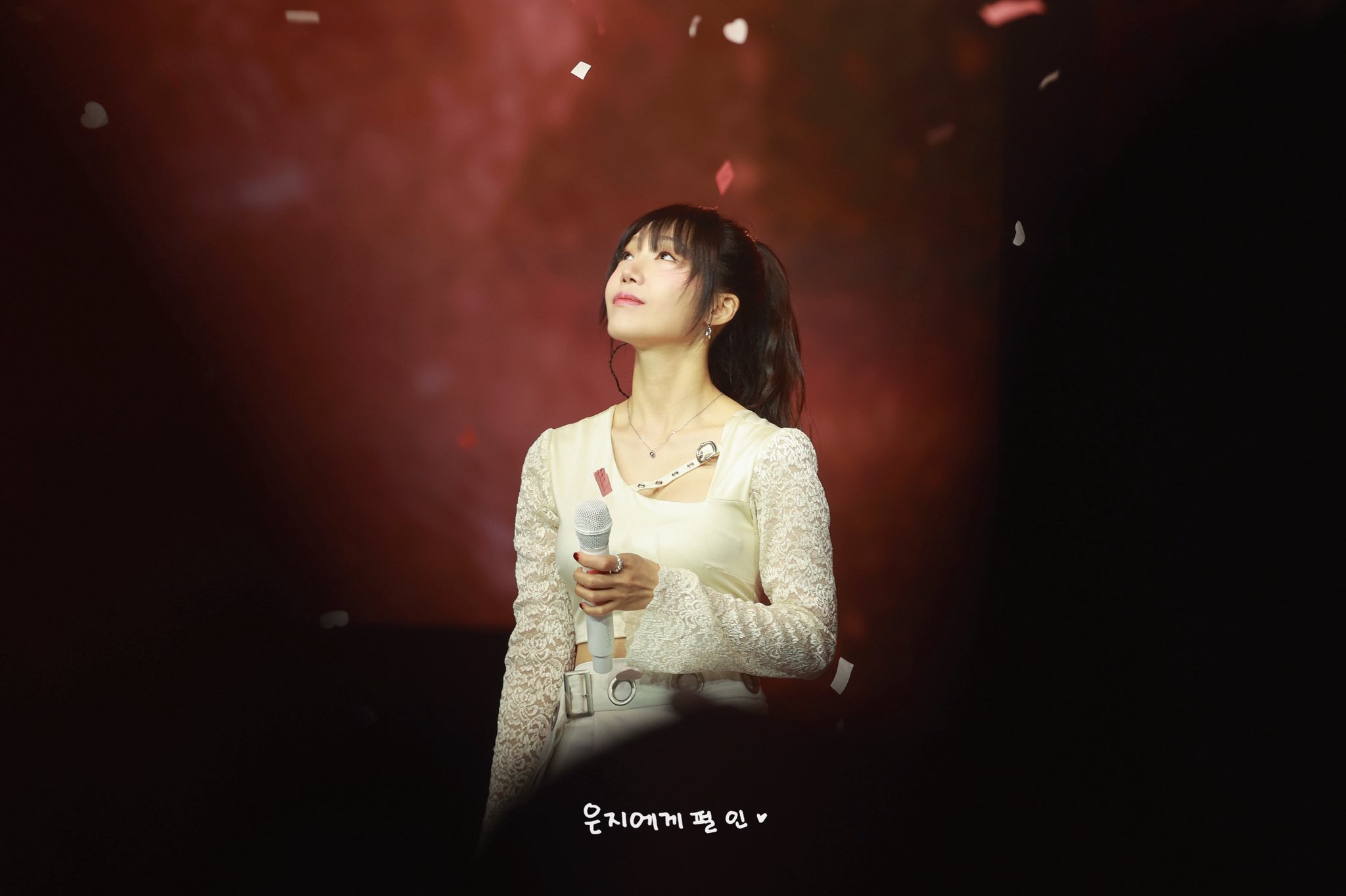 A moment captured by a fan of Jung Eunji
