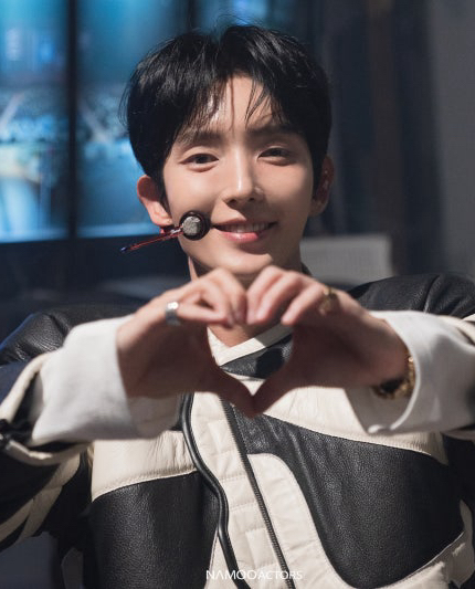 Behind-the-scenes cut of Lee Joongi