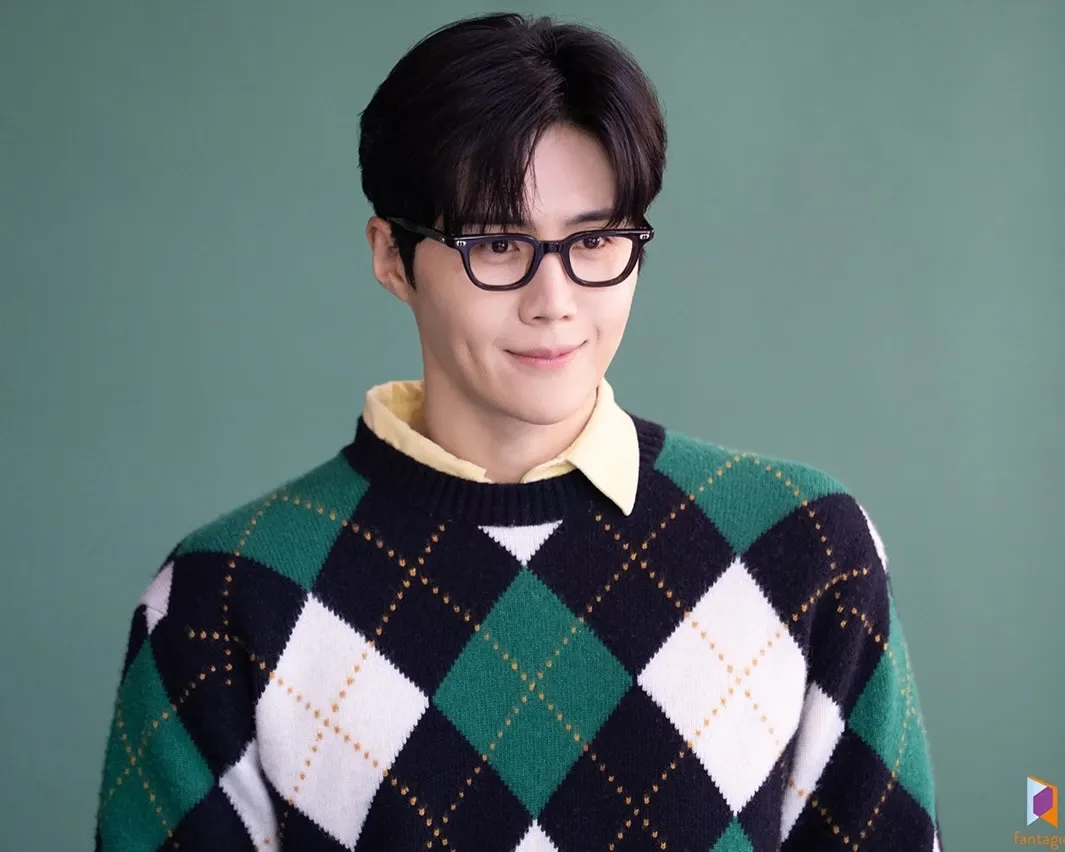 Behind-the-scenes cut of Kim Seonho