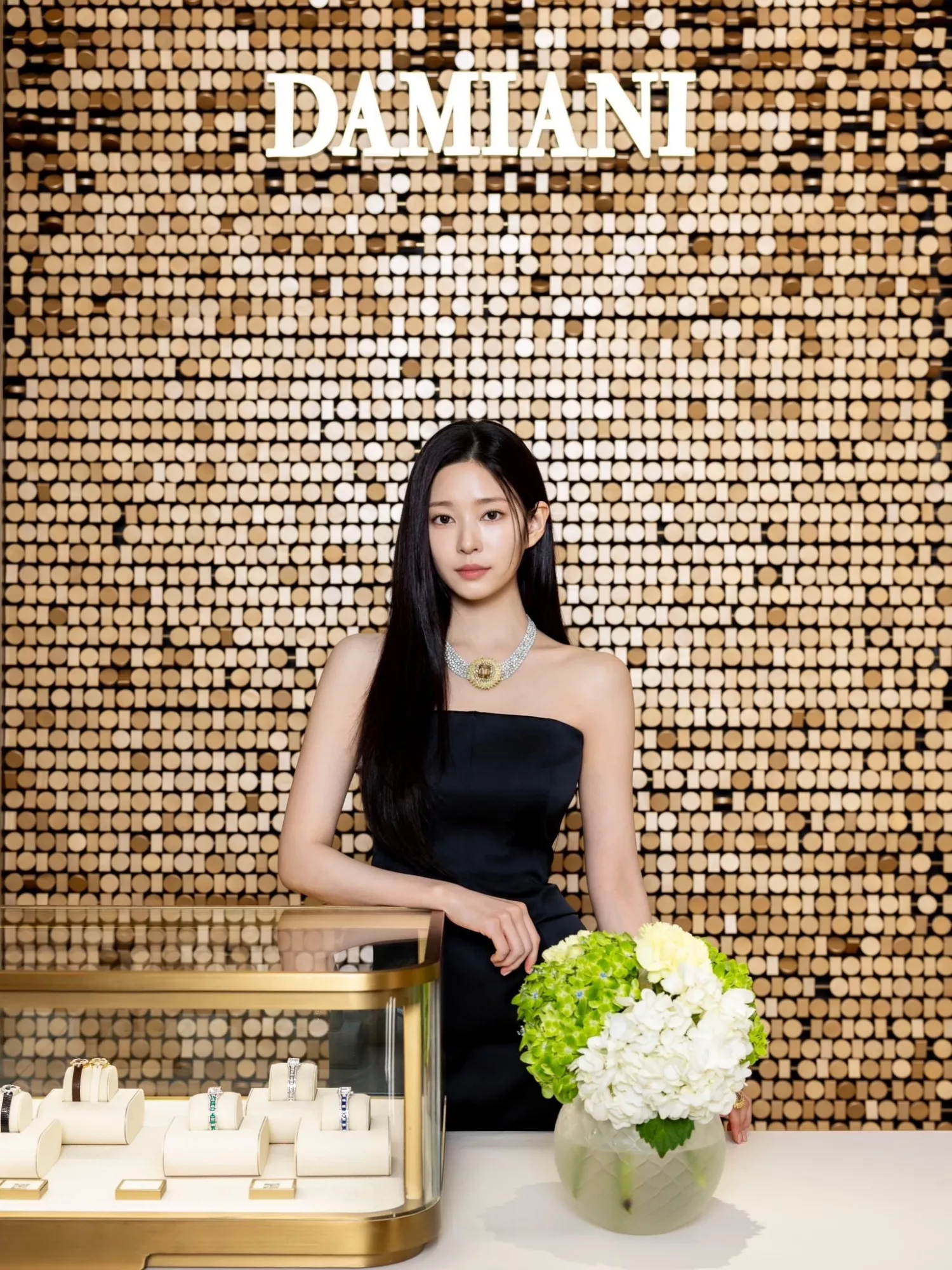 Behind-the-scenes cut of Kim Minju