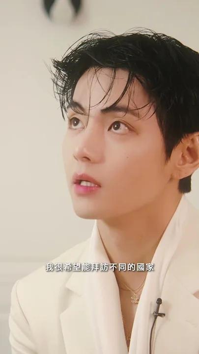 Emotional wallpaper shared by fans for Kim Taehyung (V)