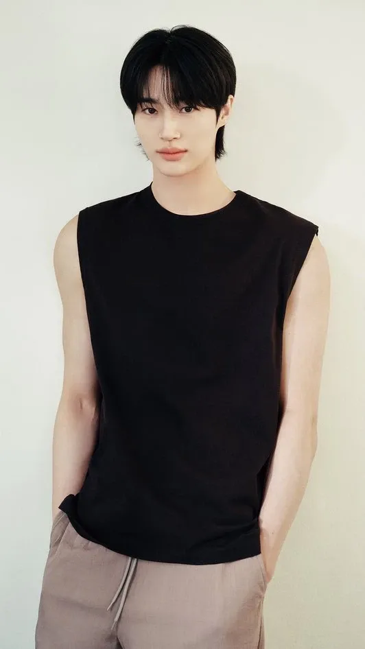 Emotional wallpaper shared by fans for Byeon Wooseok