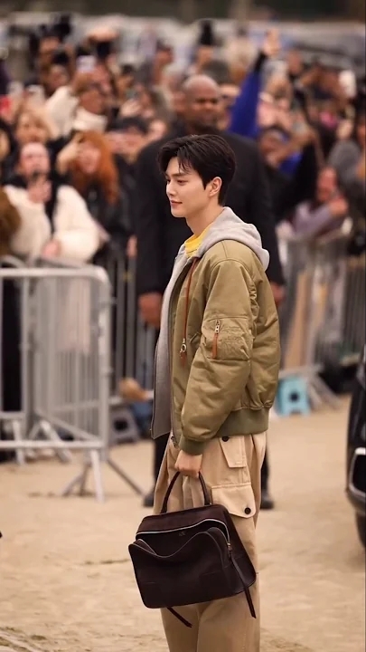 Latest photo of Song Kang