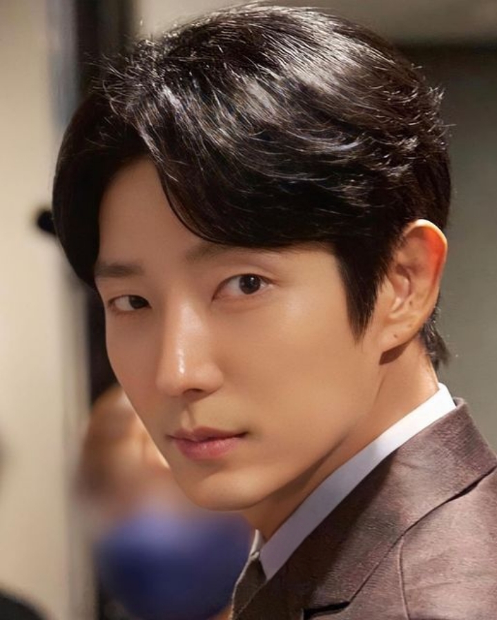 A moment captured by a fan of Lee Joongi