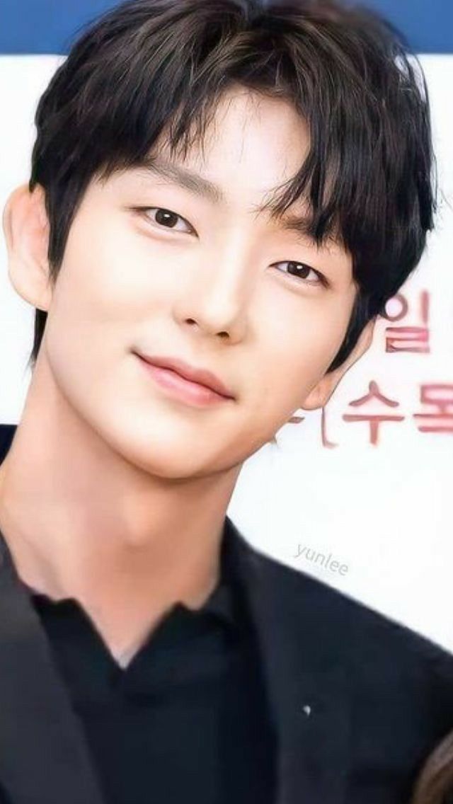 A moment captured by a fan of Lee Joongi