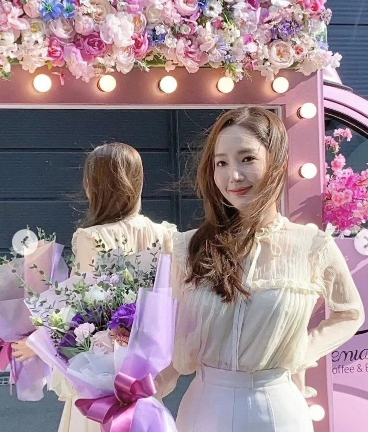 Behind-the-scenes cut of Park Minyoung