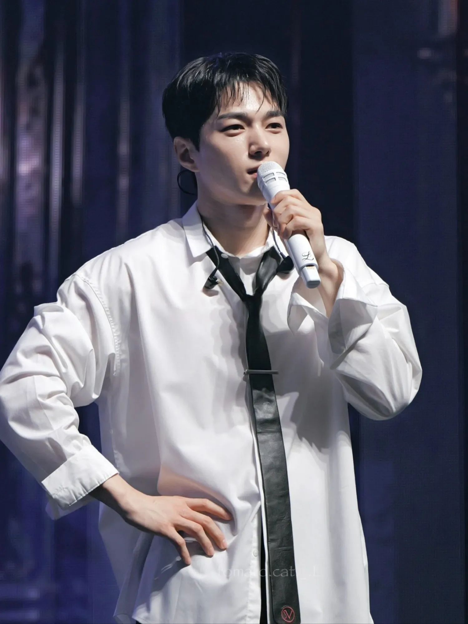 Recent activity shot of Kim Myungsoo (L)