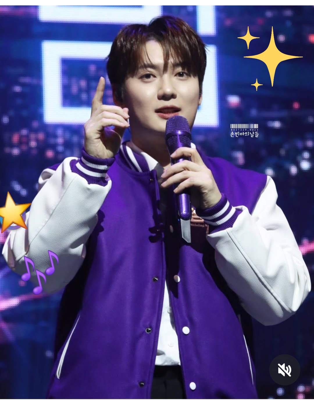 A moment captured by a fan of Son Binah