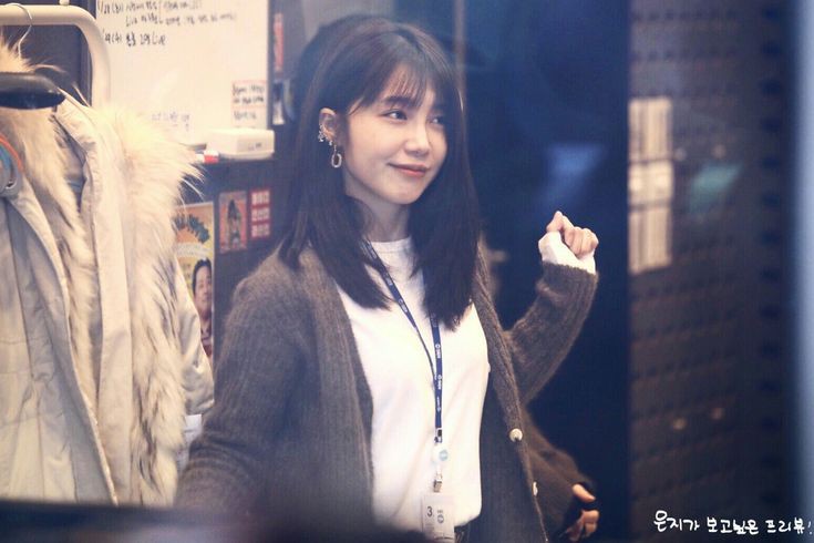 Behind-the-scenes cut of Jung Eunji