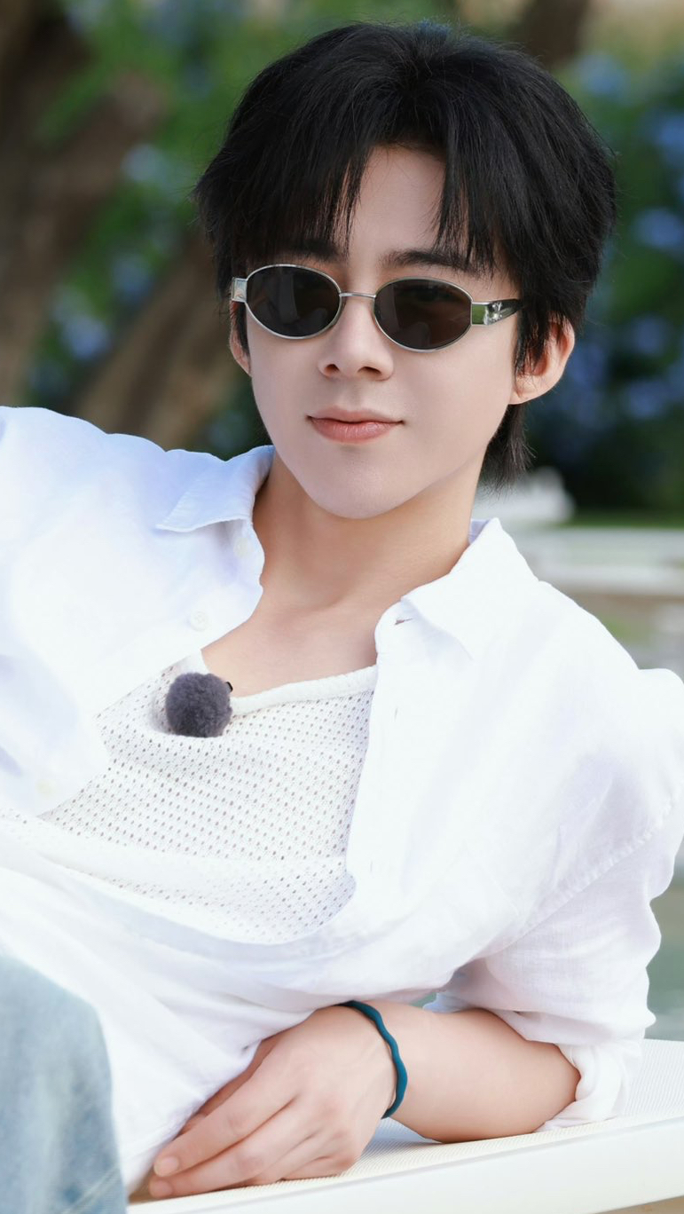 Liu Yuning background image recommended by Choeaedol Celeb fandom