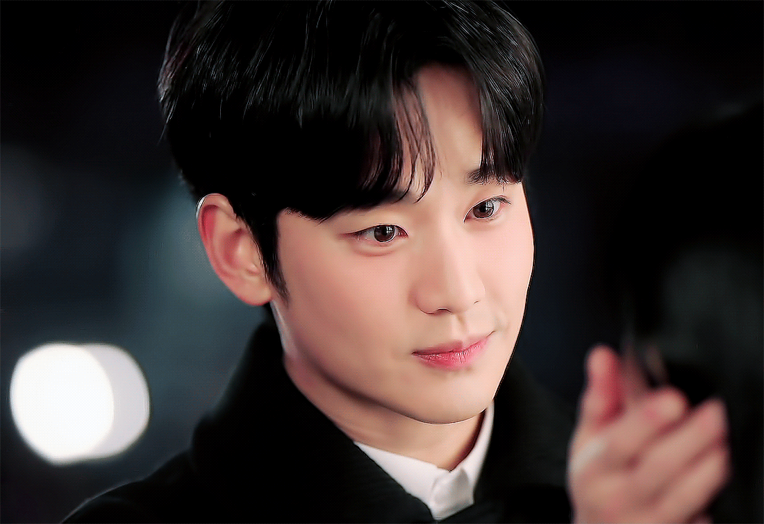 粉丝拍下的金秀贤瞬间