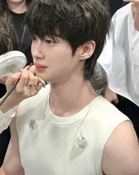 Latest photo of Byeon Wooseok