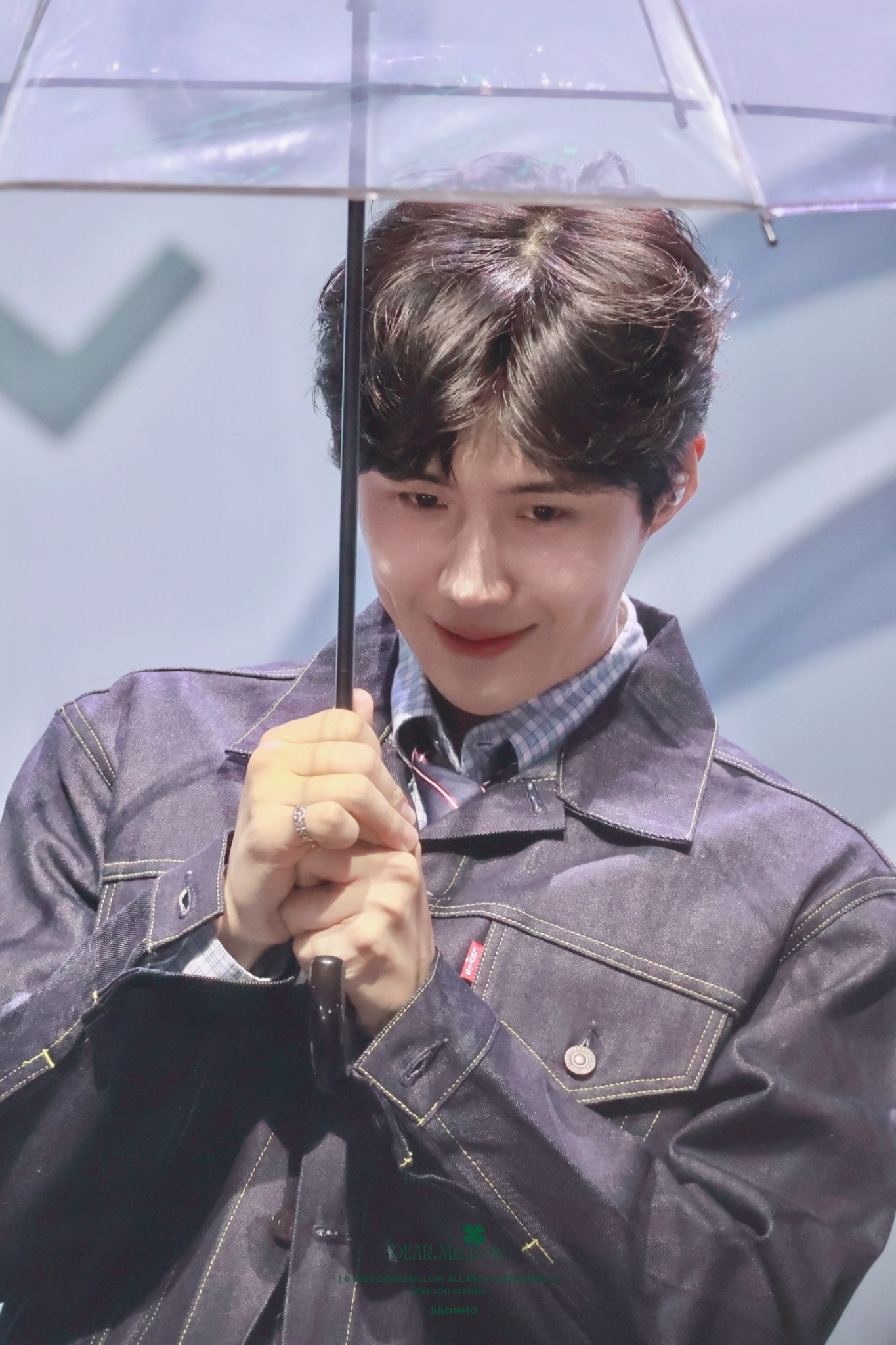 粉丝拍下的金宣虎瞬间