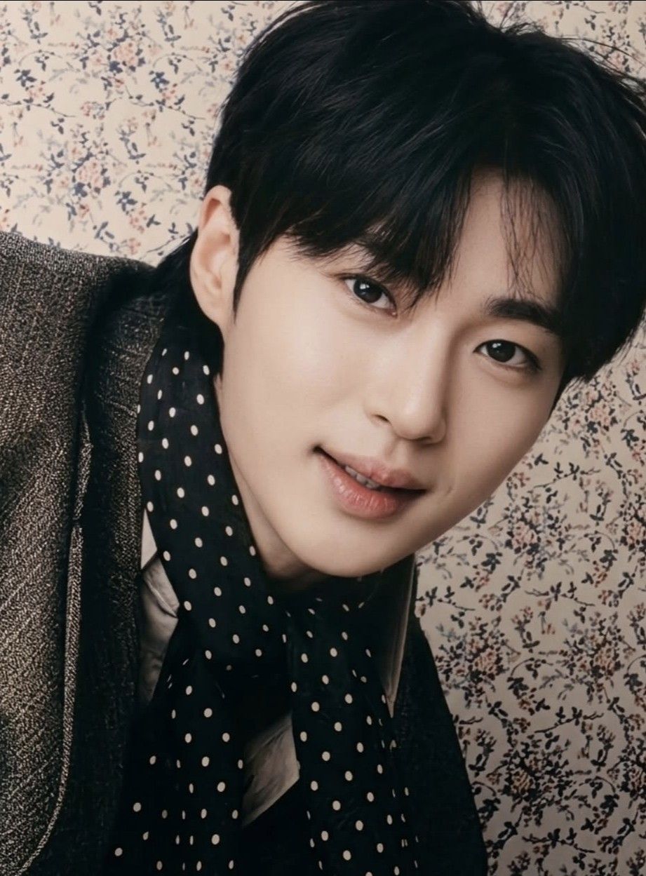 边佑锡的近期活动照