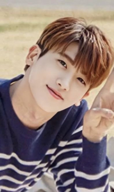 A moment captured by a fan of Park Hyungsik
