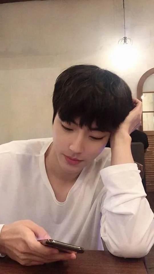 황인엽의 최신 사진