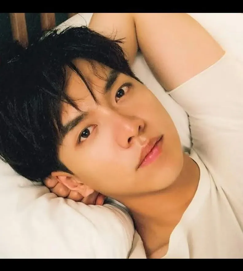 Behind-the-scenes cut of Lee Seunggi