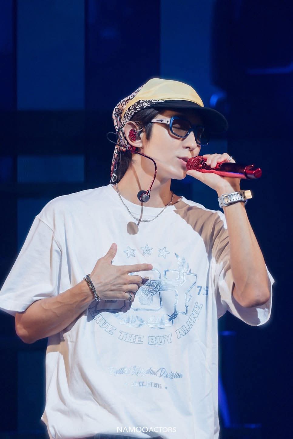 Behind-the-scenes cut of Lee Joongi