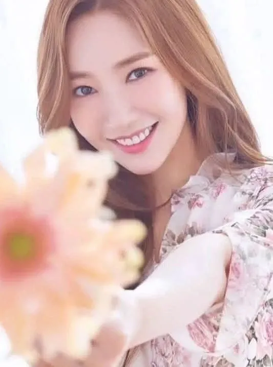 Behind-the-scenes cut of Park Minyoung