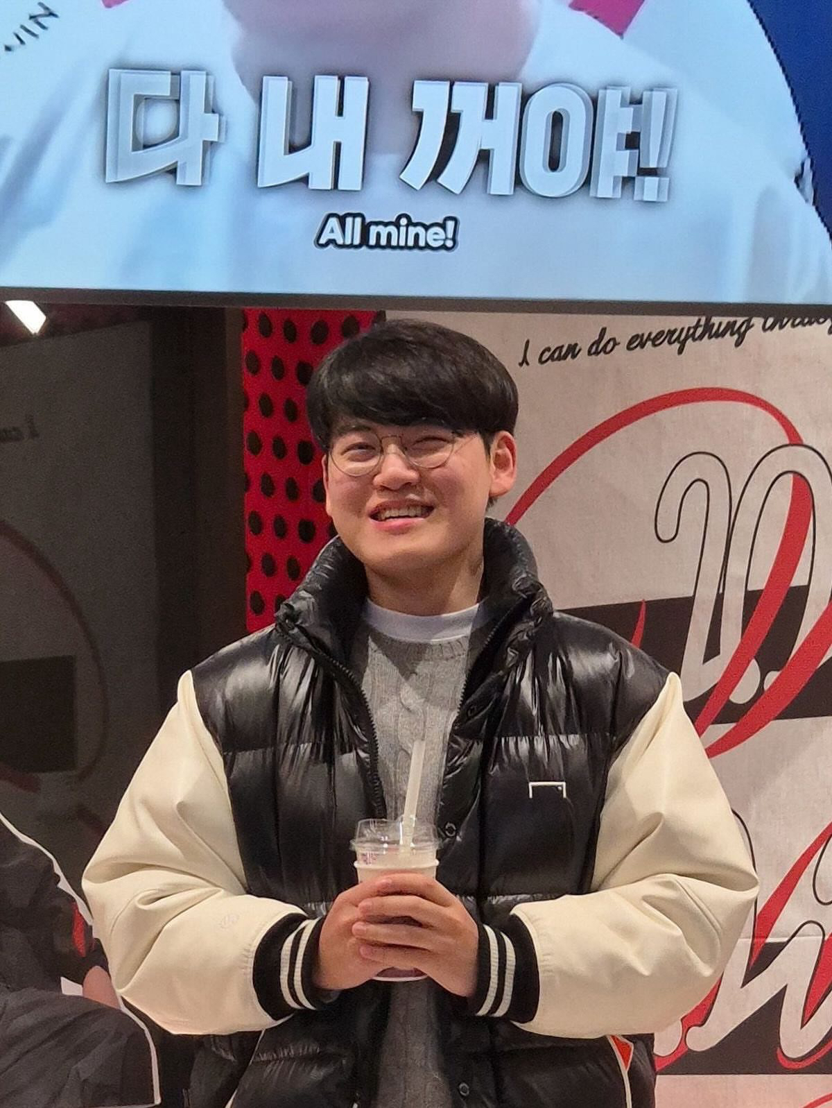 A moment captured by a fan of Gumayusi