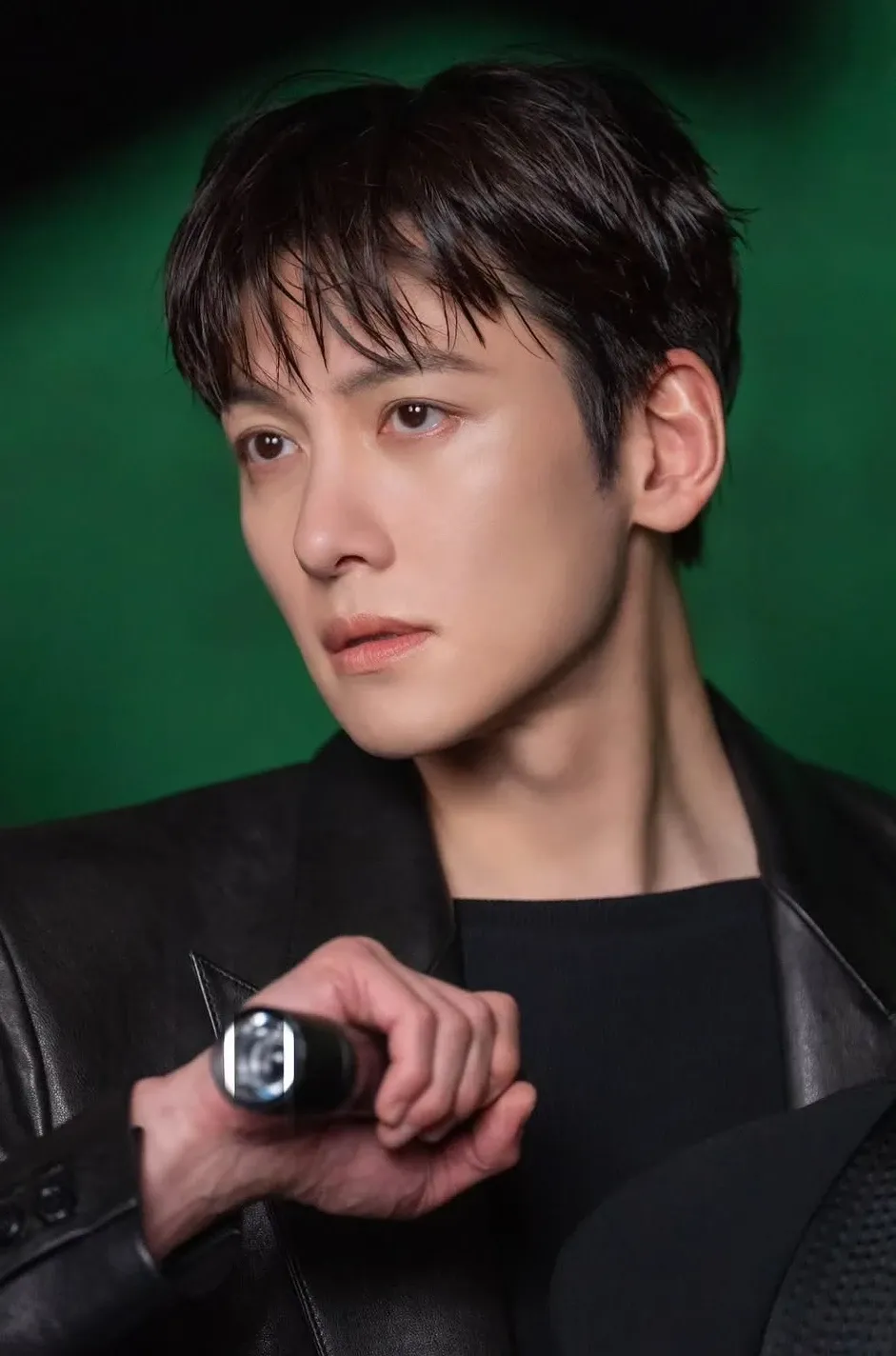 Behind-the-scenes cut of Ji Changwook