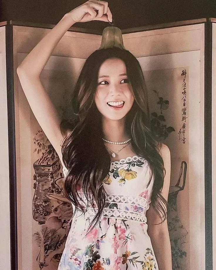 Latest photo of Jisoo (1995)