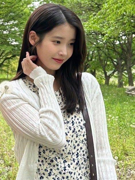 IUの最近の活動ショット