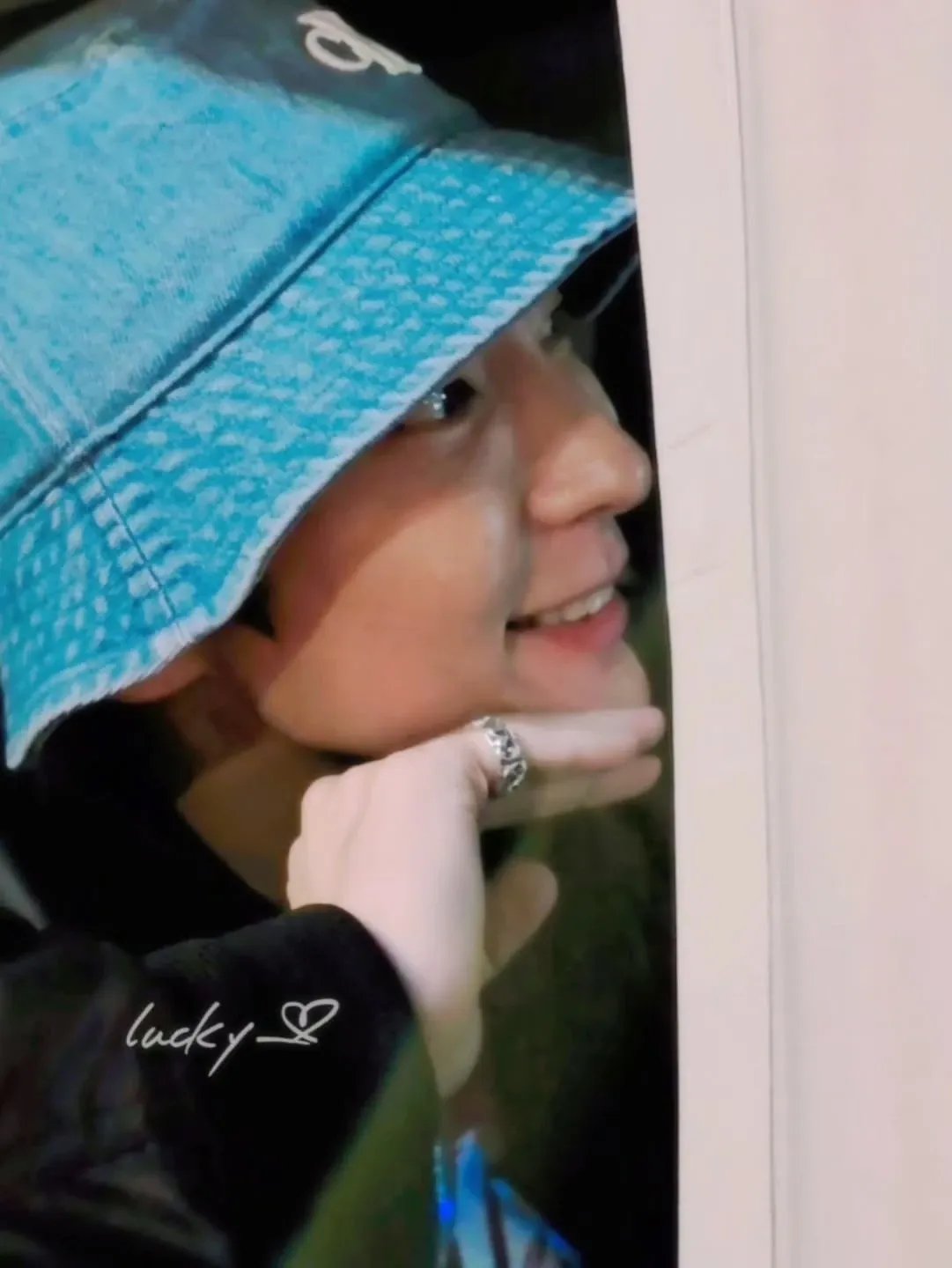 A moment captured by a fan of Lee Joongi