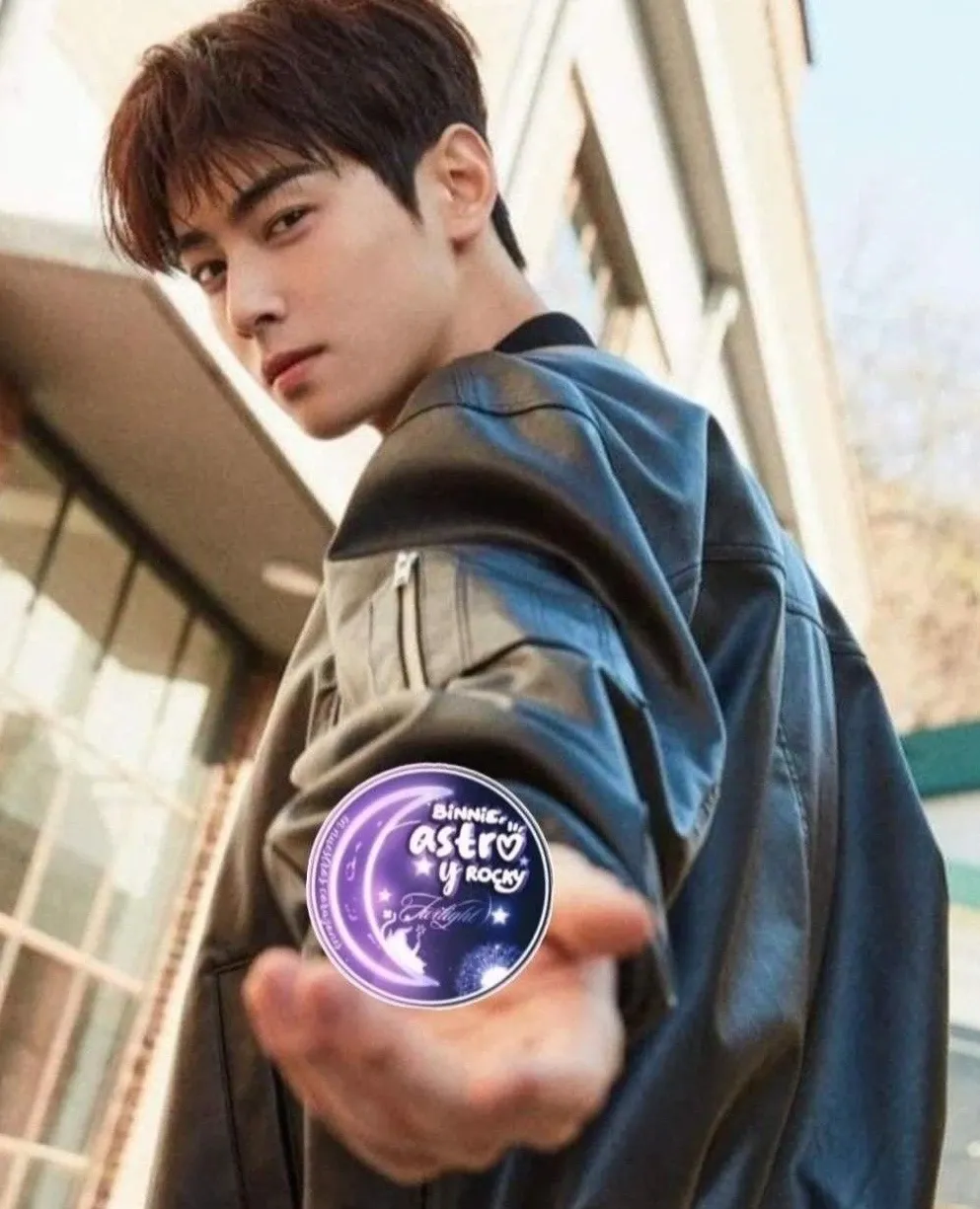Recent activity shot of Cha Eunwoo