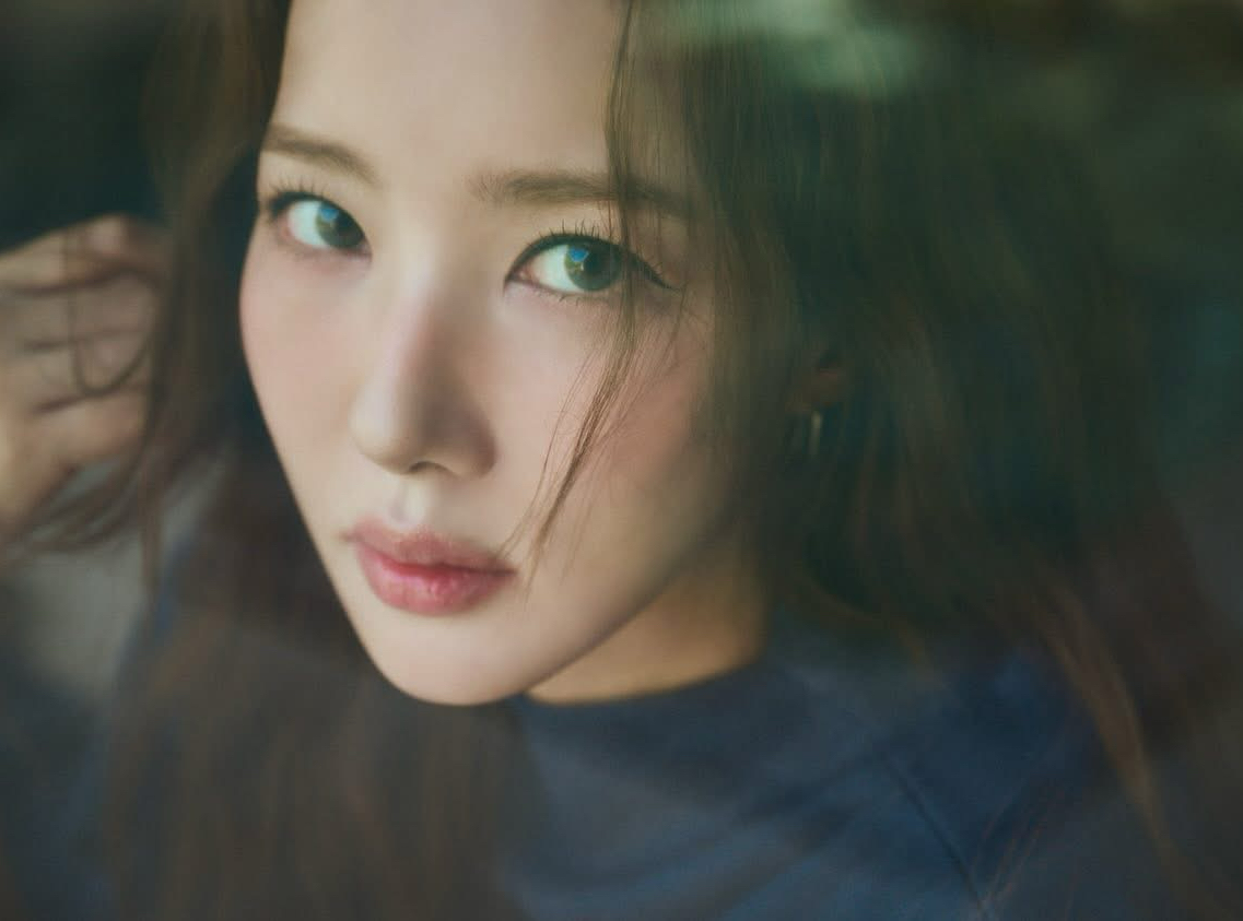 Behind-the-scenes cut of Park Minyoung