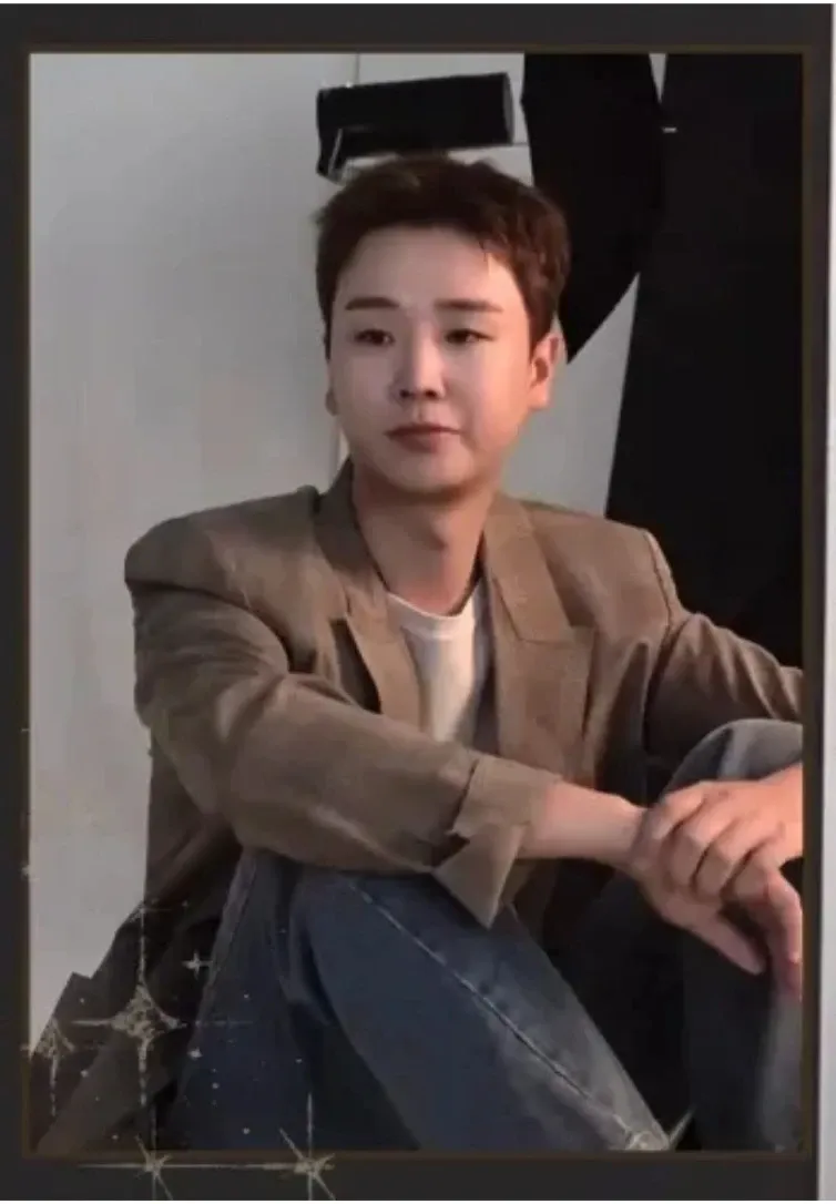Recent activity shot of Song Minjun