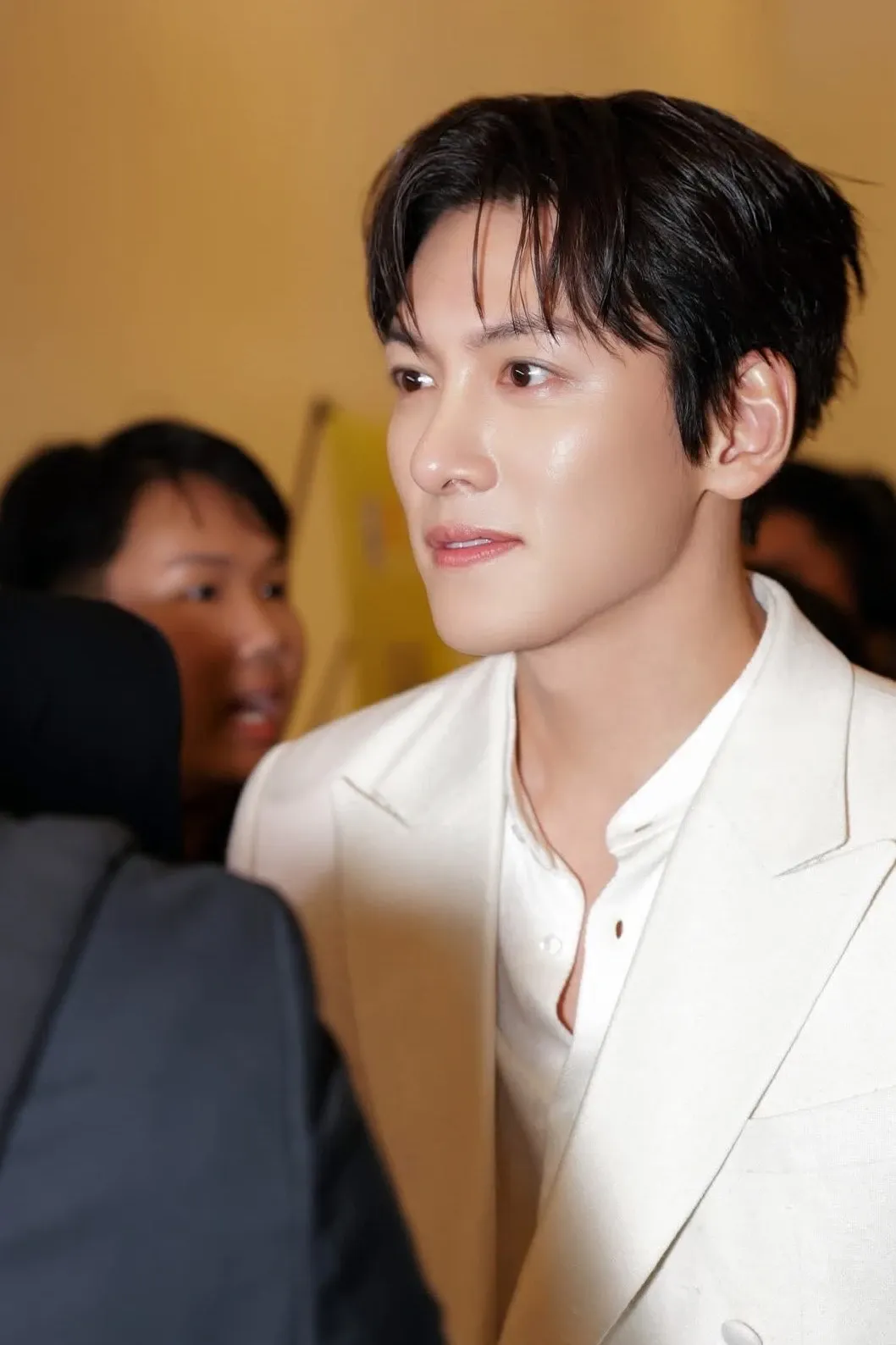 Behind-the-scenes cut of Ji Changwook