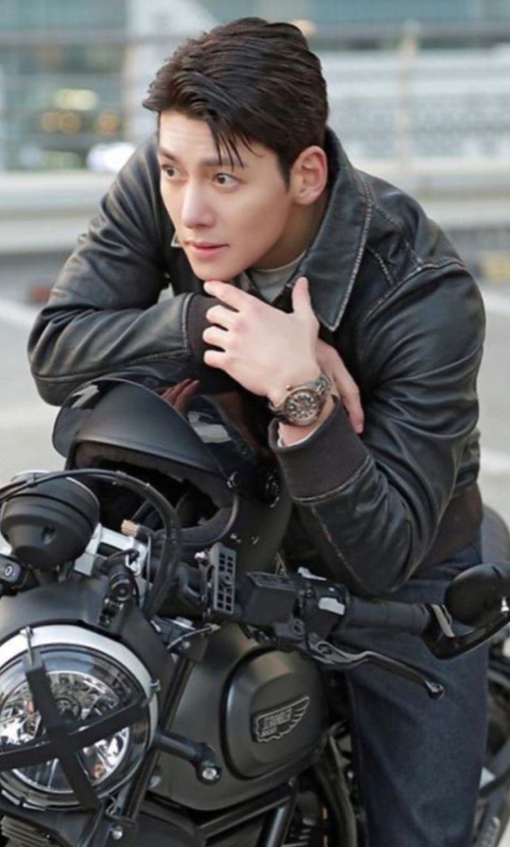 チ・チャンウクの最近の活動ショット