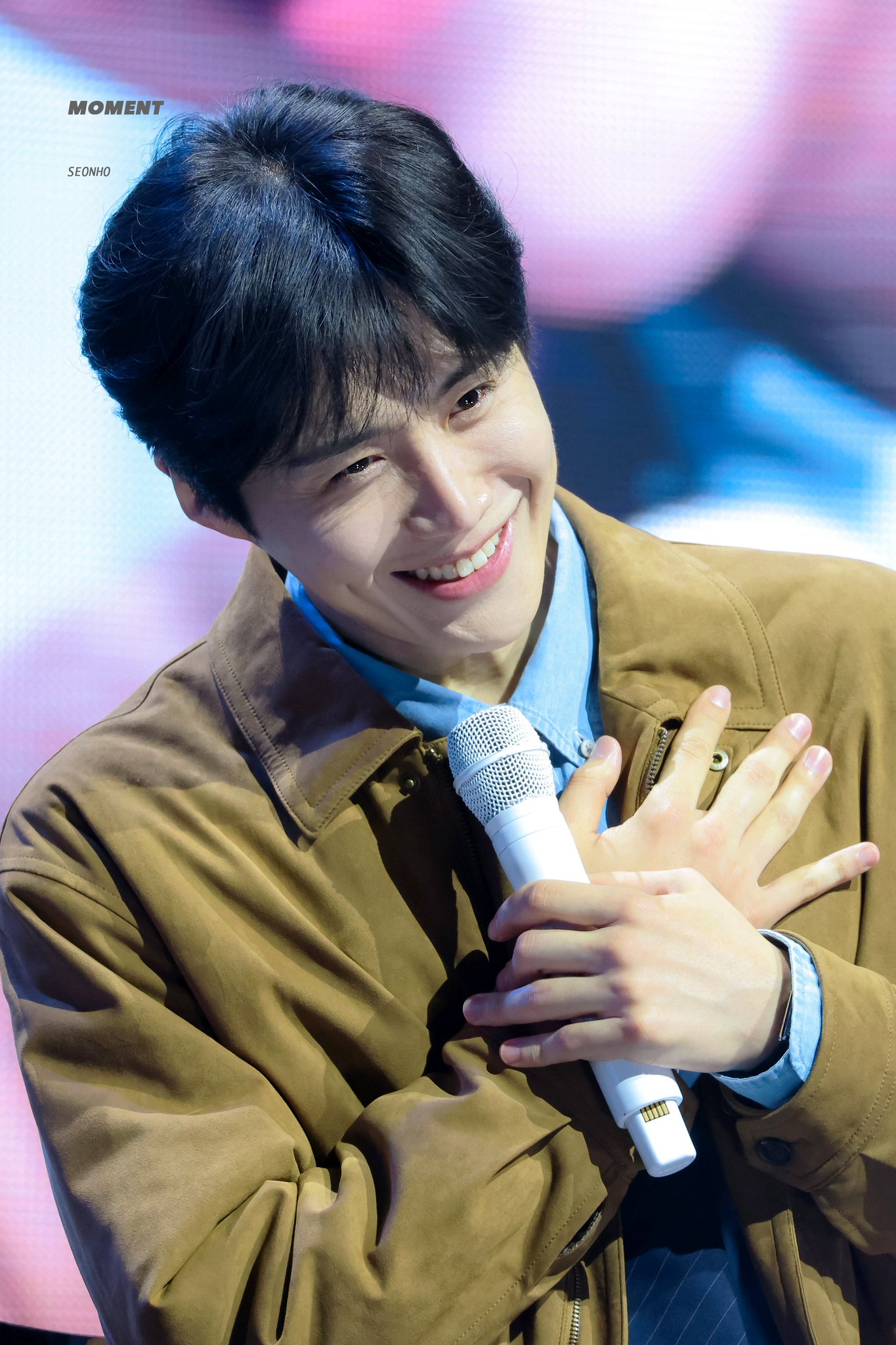 A moment captured by a fan of Kim Seonho