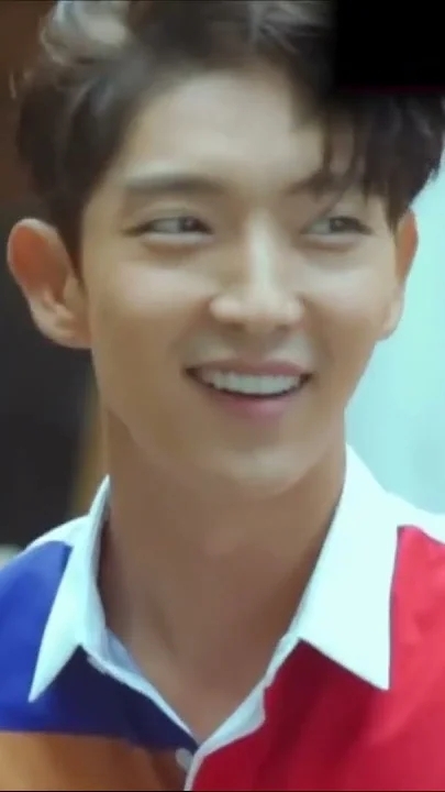 A moment captured by a fan of Lee Joongi