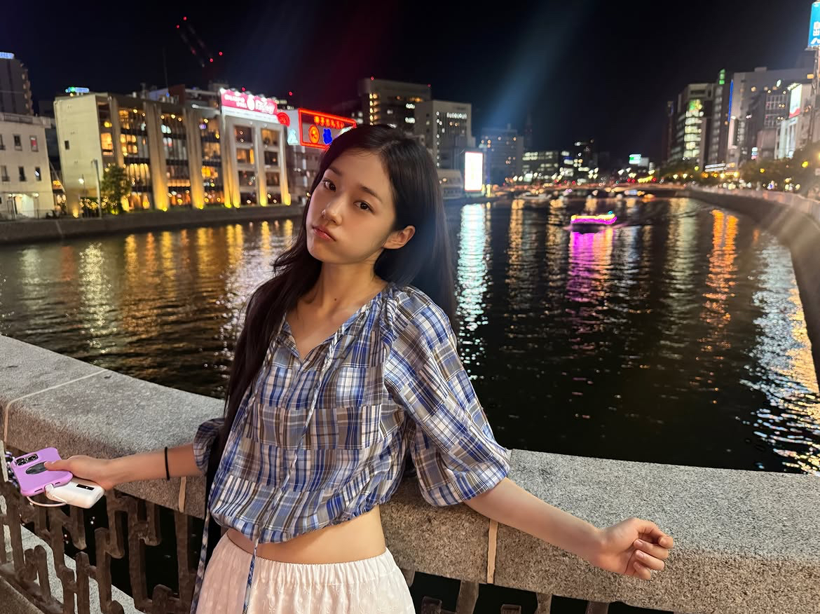 A moment captured by a fan of Roh Yoonseo