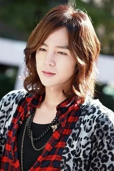 Latest photo of Jang Geunsuk