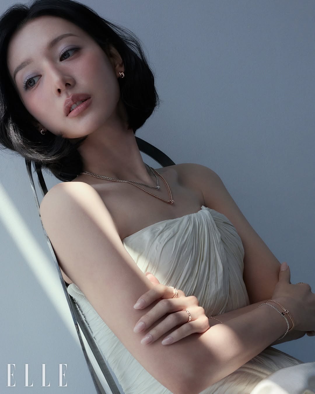 Behind-the-scenes cut of Kim Jiwon