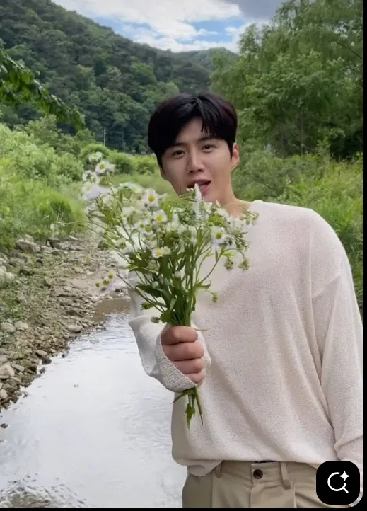 Foto kegiatan terbaru dari Kim Seonho