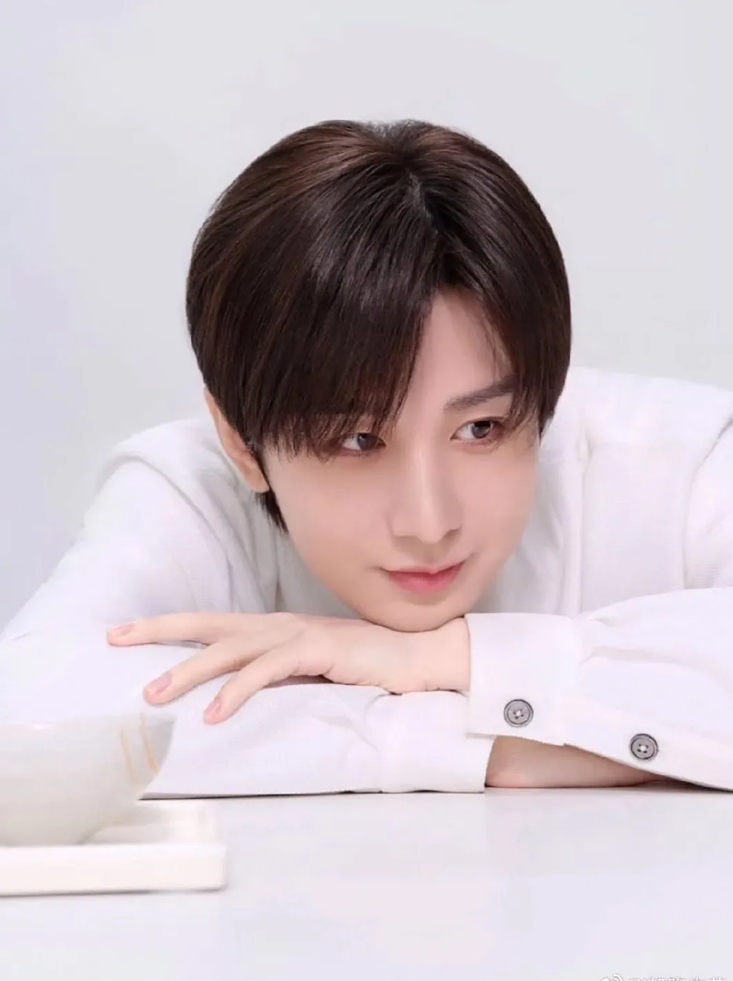 Behind-the-scenes cut of Cheng Yi