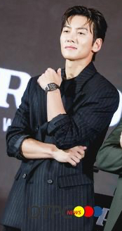 粉丝拍下的池昌旭瞬间