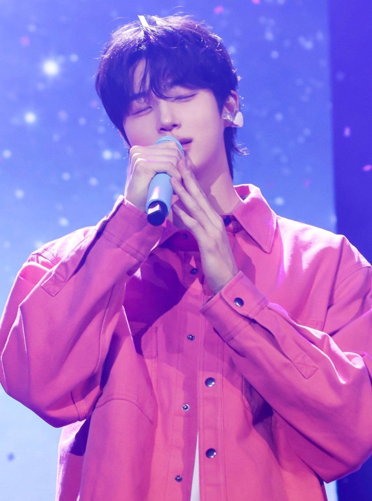 Behind-the-scenes cut of Byeon Wooseok