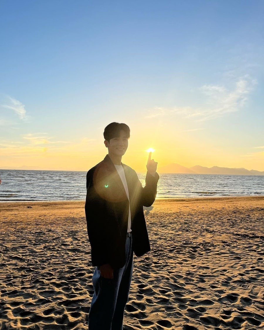 A moment captured by a fan of Park Hyungsik