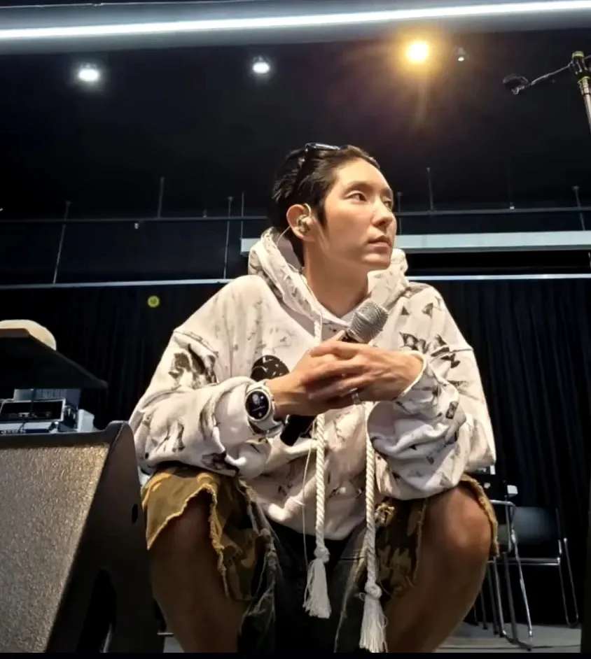 Behind-the-scenes cut of Lee Joongi