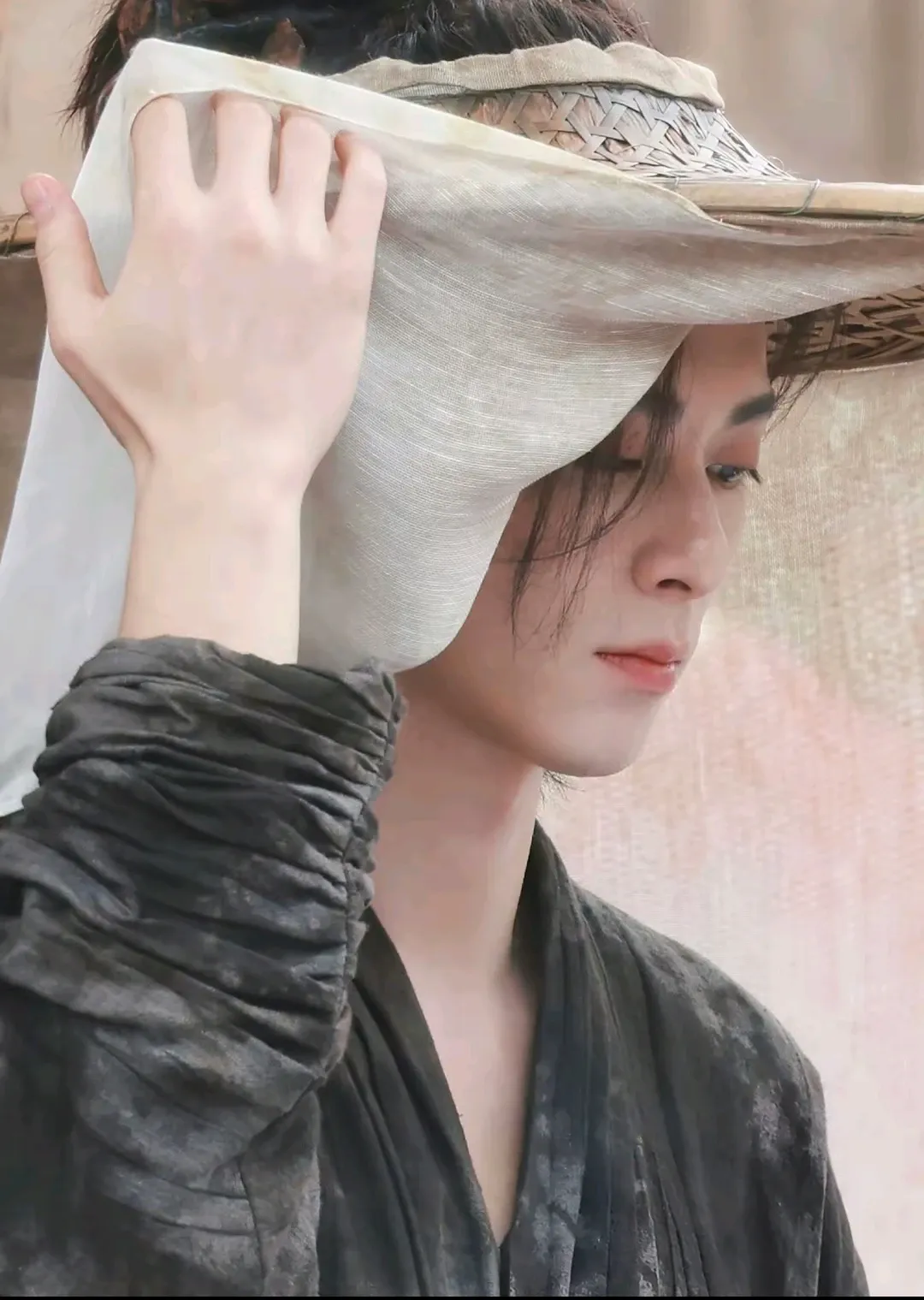 A moment captured by a fan of Dylan Wang