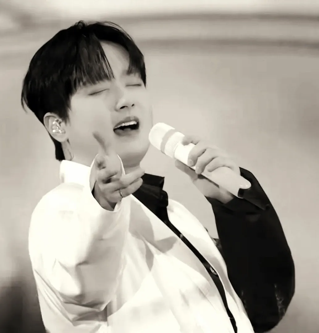 Behind-the-scenes cut of Lee Chanwon