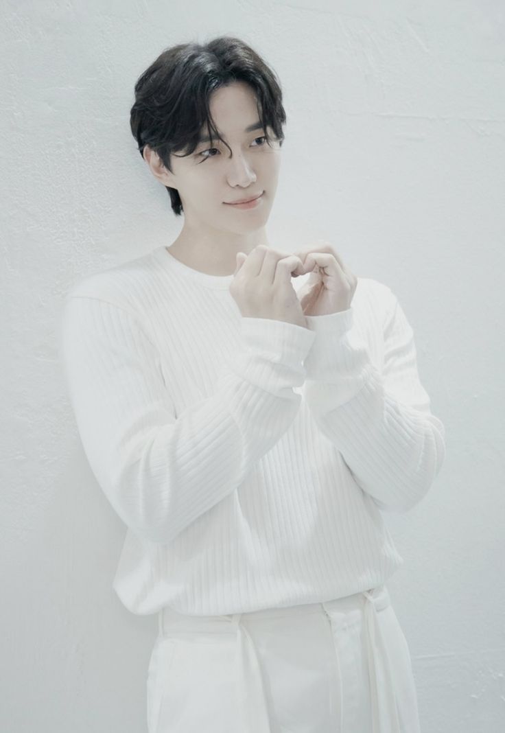 イ・ジュノの最近の活動ショット