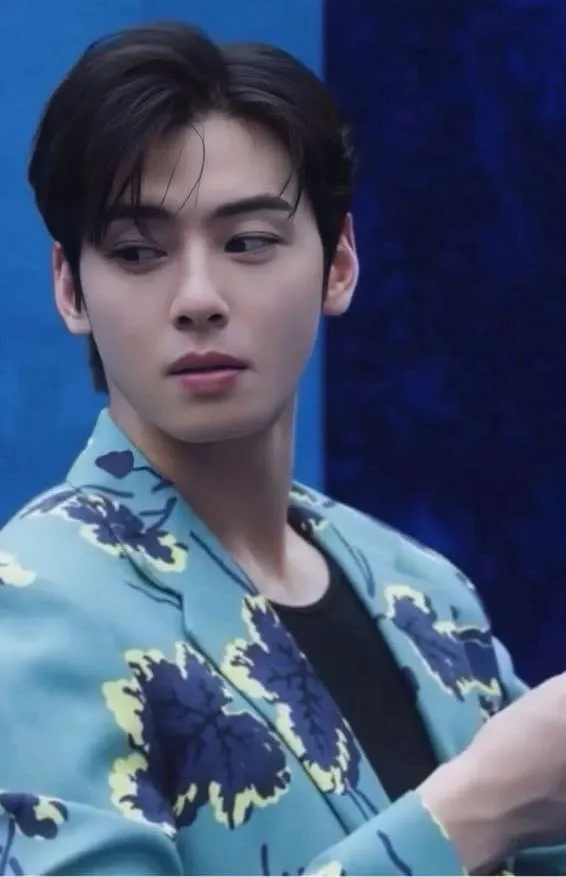 Foto terbaru dari Cha Eunwoo