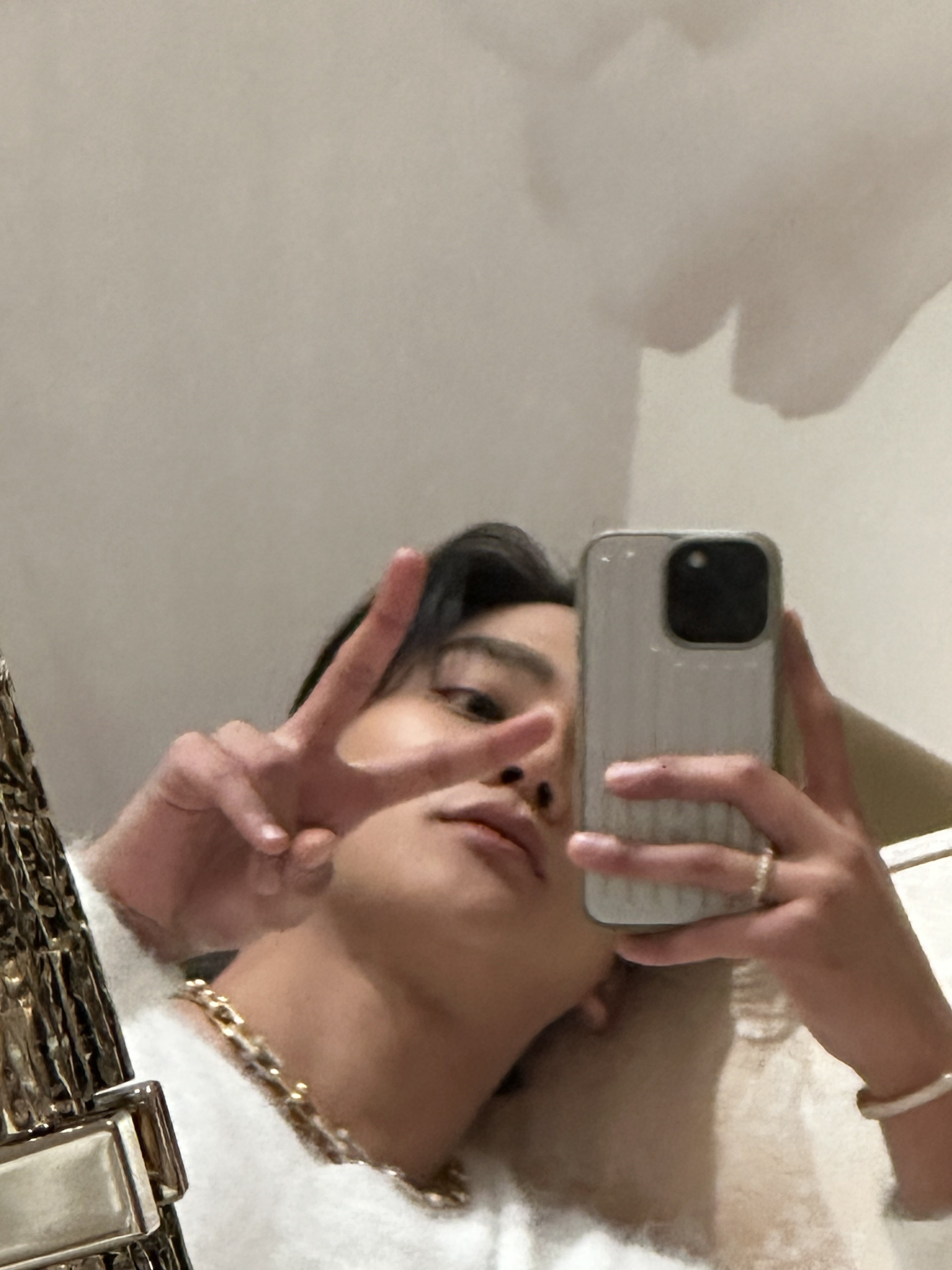 Foto kegiatan terbaru dari Rowoon