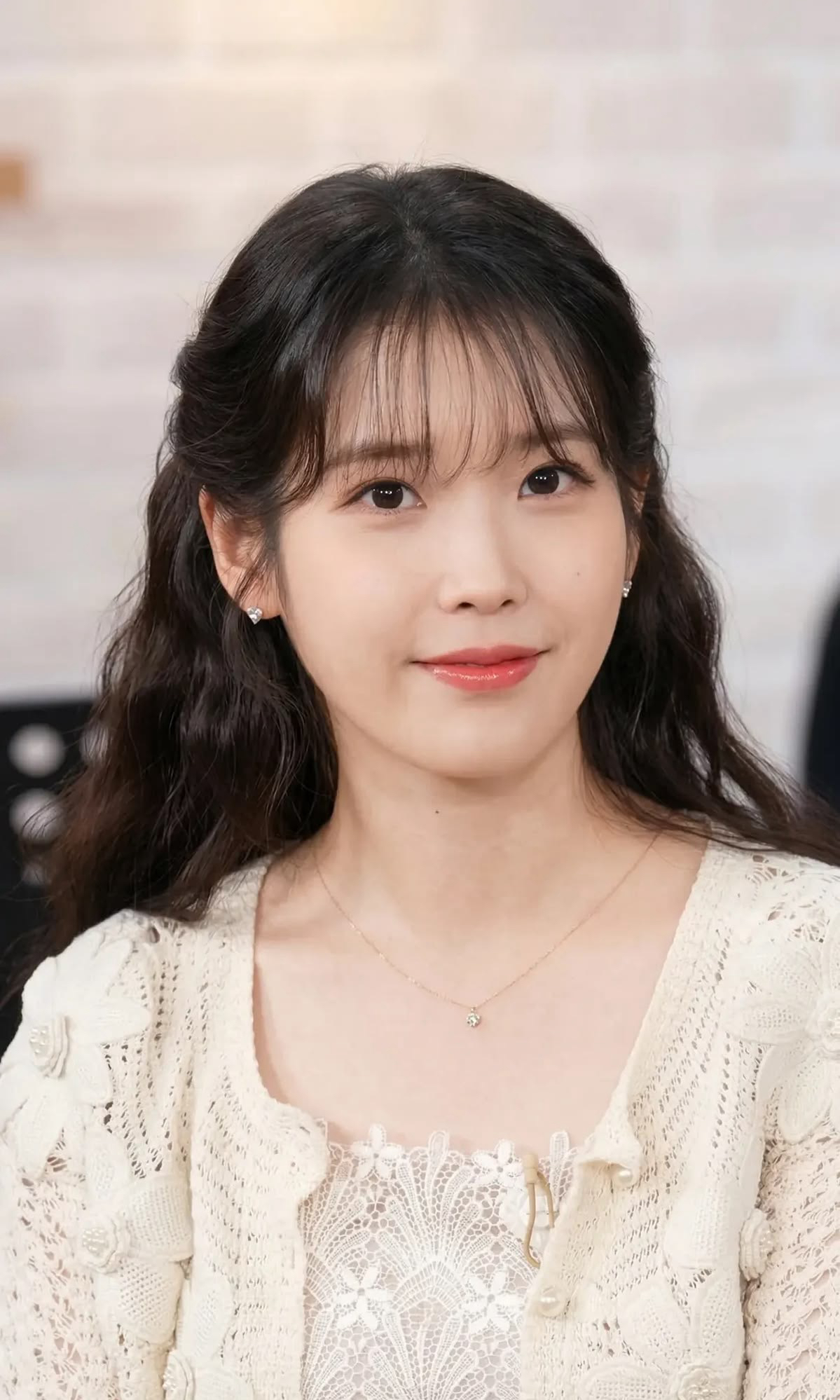 Behind-the-scenes cut of IU